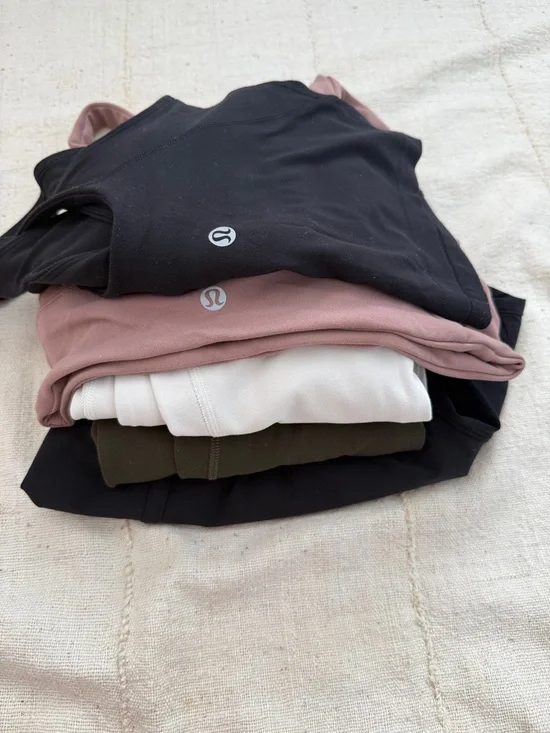 Bundle of 6Lululemon leggings sport bra and shorts size 4 - Picture 8 of 12